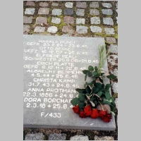 036-1013 In Kopenhagen das Grab der kleinen Schwester.jpg